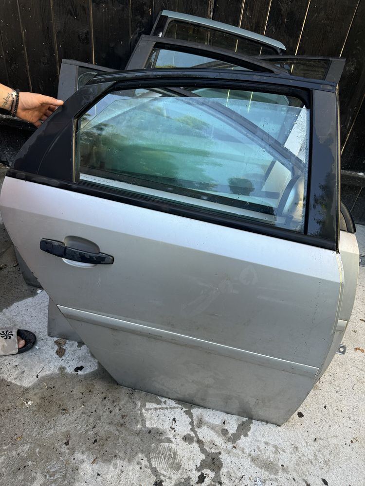 Opel zafira 2 gen врати