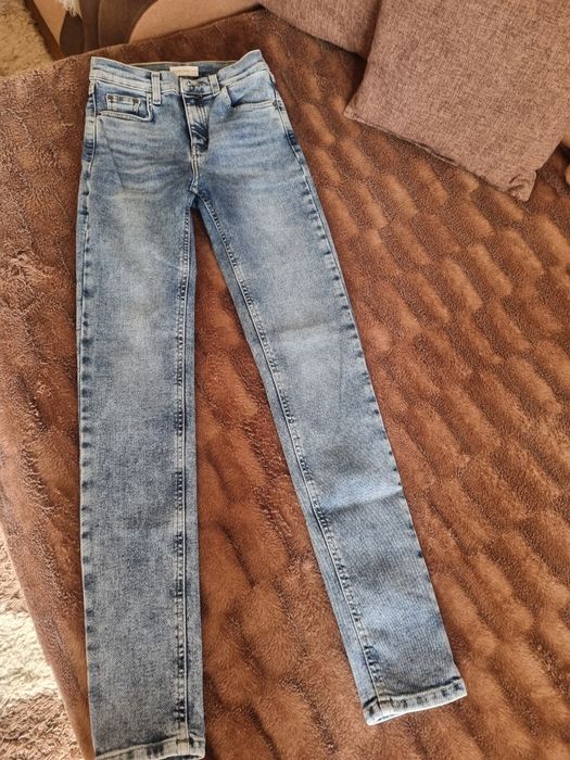 Продам фирменные джинсы, на 42-44 размер