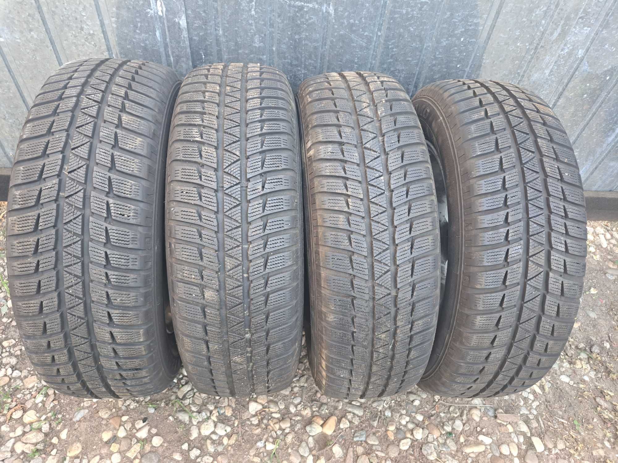 Set 4 roti originale Land Rover R16 cu anvelope iarna.