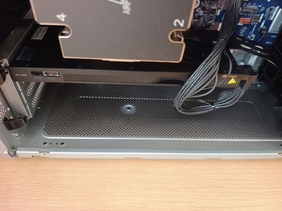 Vând placa Video RTX 4000 ADA Generation 20gb noua