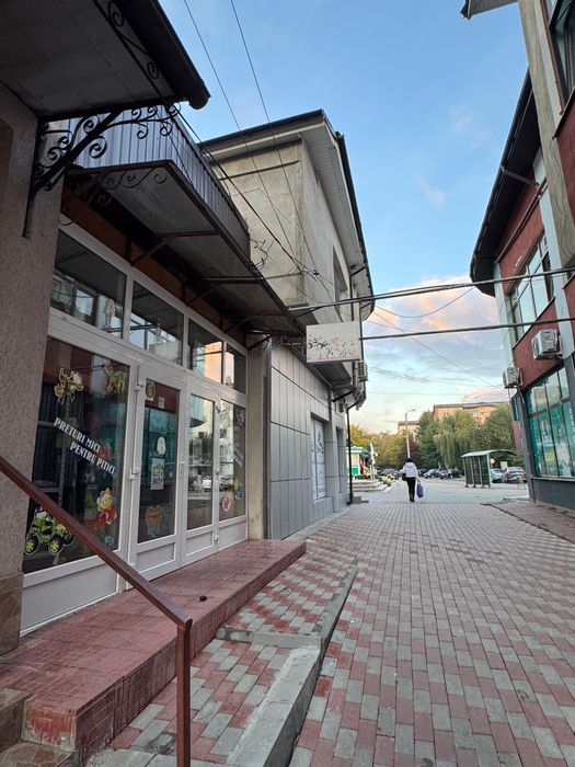 De inchiriat Spatiu Comercial, 40 mp, langa Piata Darmanesti