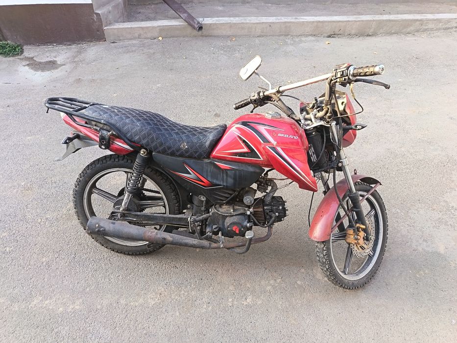 Moto bike sotiladi 5ML kelishadigan joyi bor