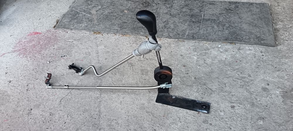 Vând mecanism manual de condus auto ptr persoane cu dizabilități