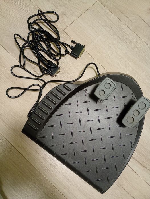 Продавам комплект -волан с педали и преходник