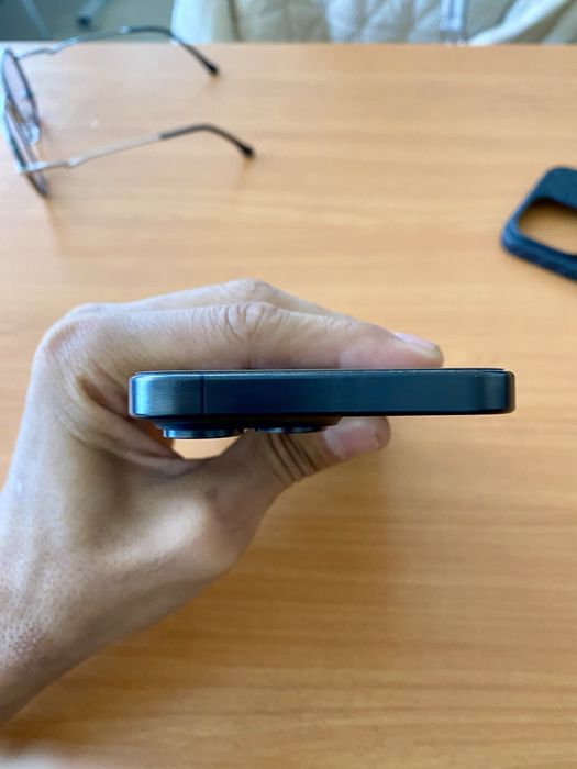 продается IPhone 15 pro max  цвет черный титан