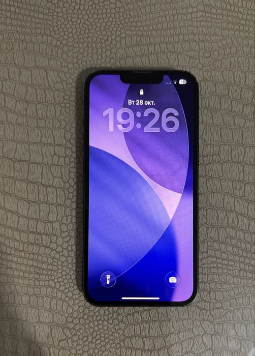 Продам Айфон 13