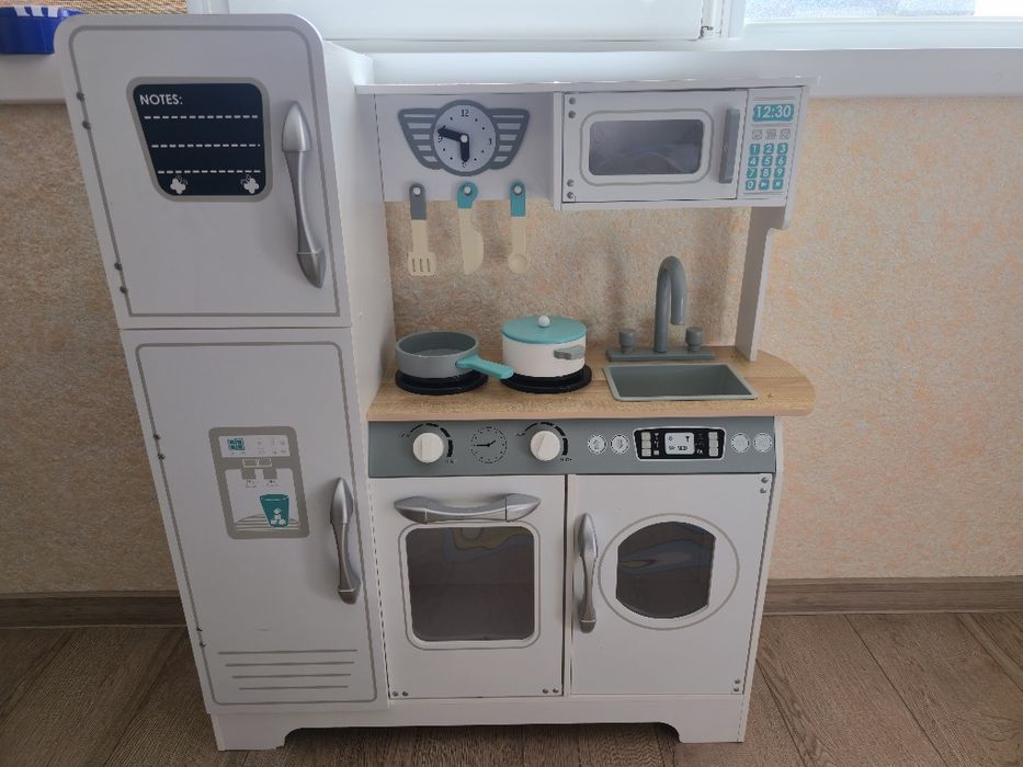 Детска дървена кухня