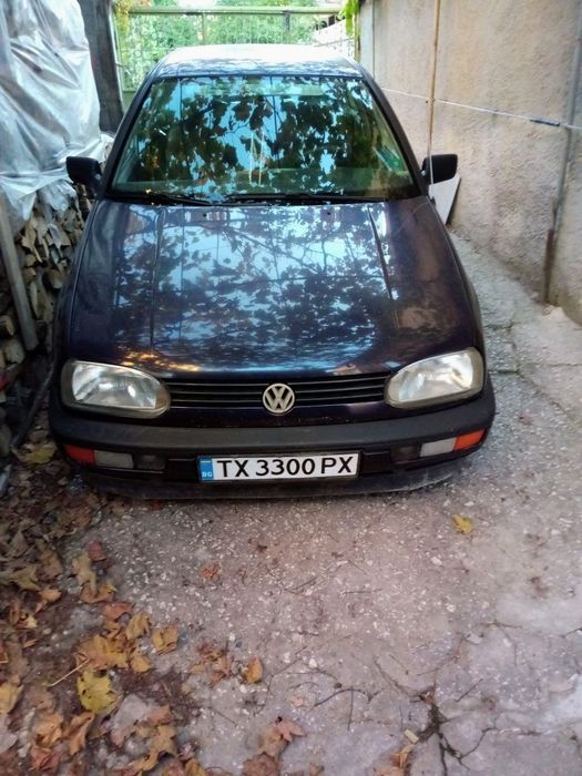 Продавам лека кола Голф 3