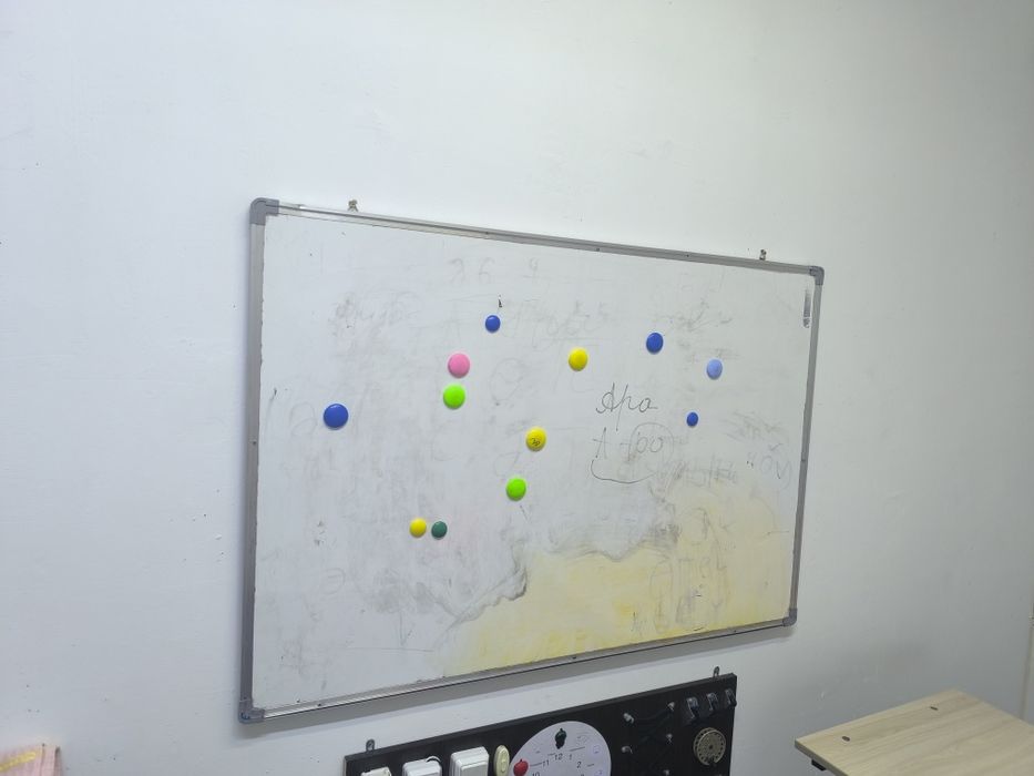 Продается парта, доска магнитная, скамейка-2 шт, ,шкаф