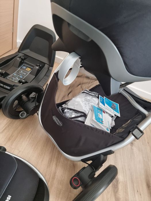 Caruciorul Maxi Cosi (2 in 1) + Landou Jade + baza auto FamilyFix3