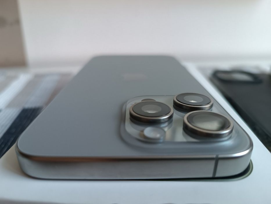 Iphone 15 Pro Max 256GB В гаранция до 03/05/2026г + 4кейса подарък