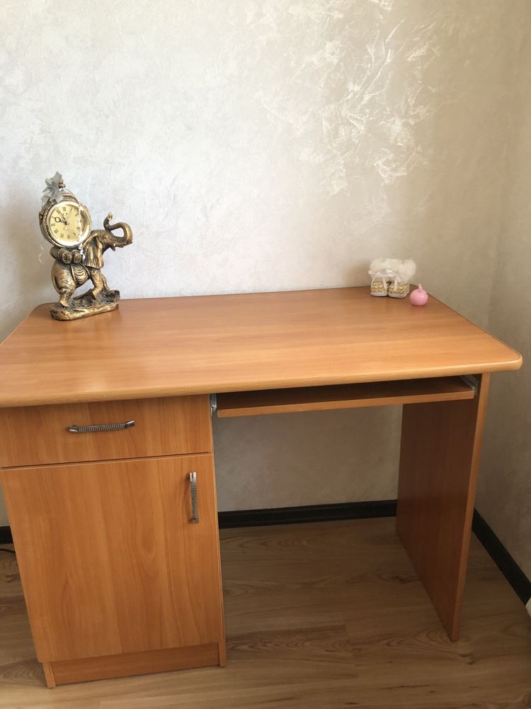 Стол письменный