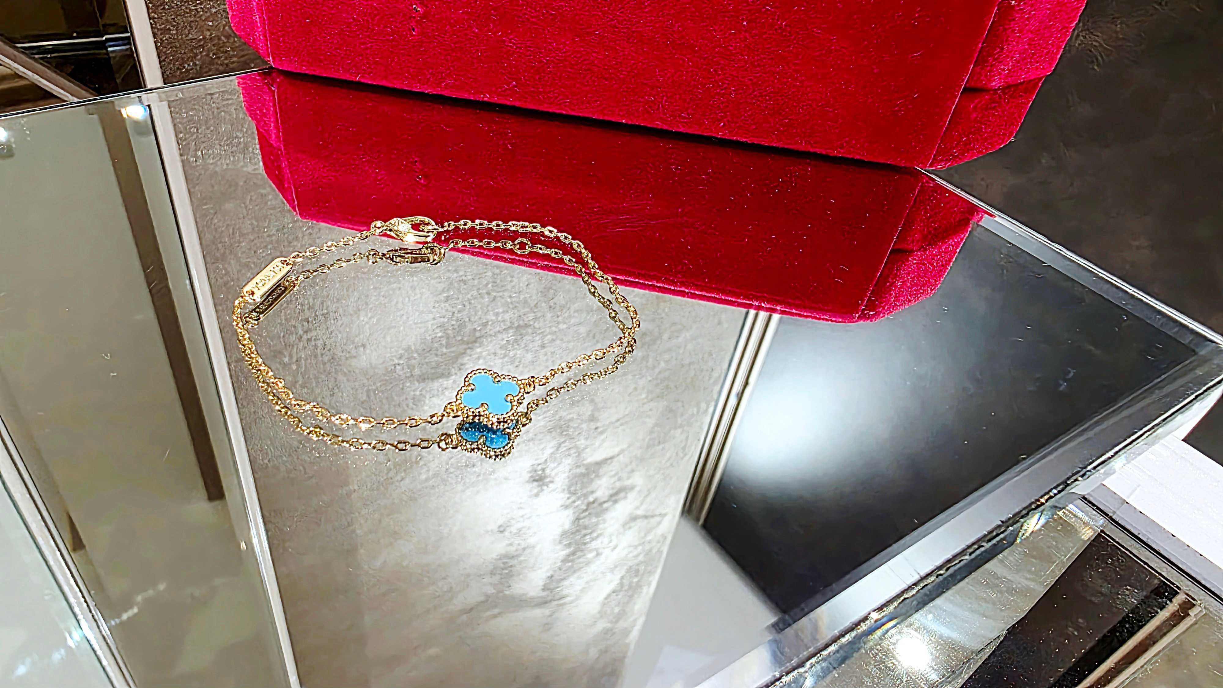 Van Cleef & Arpels VCA Gold Turquoise Sweet Alhambra Дамска Гривна