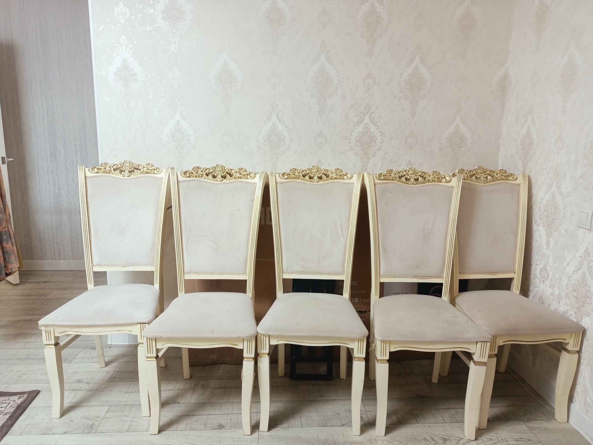 Продам стол +стулья 10 штук