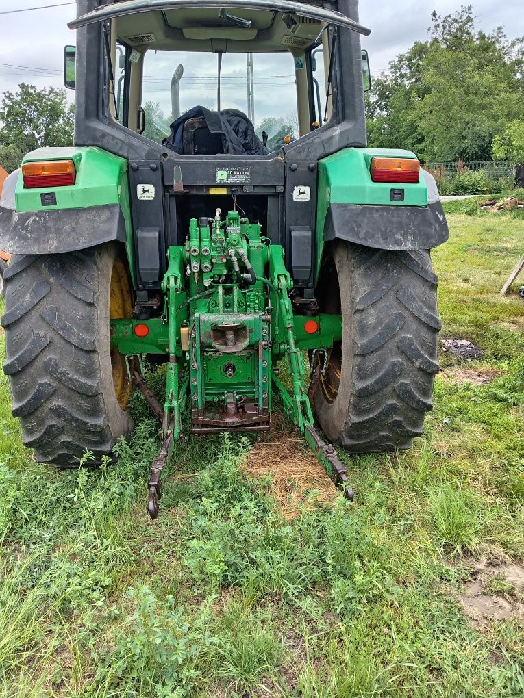 De vânzare tractor cu încărcător frontal