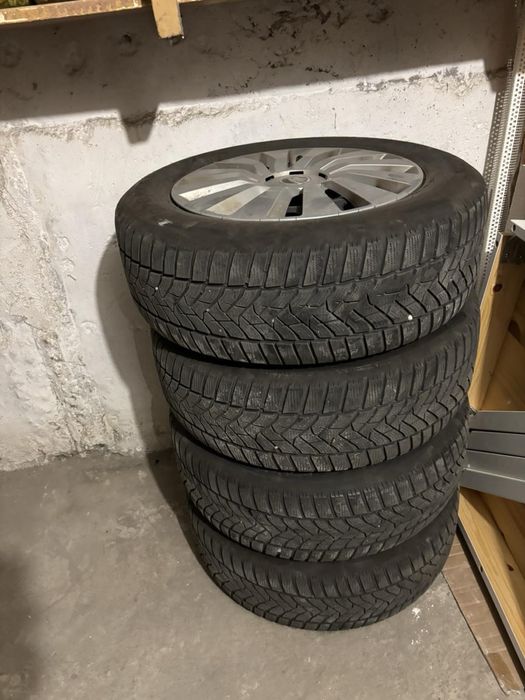 Железни джанти с гуми и тасове