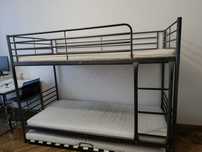 Pat suprapus Ikea cu suport saltea suplimentara sub pat + 3 saltele