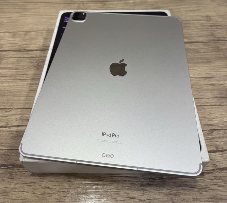 Prodam idyal Ipad Pro m2 128GB 12.9
