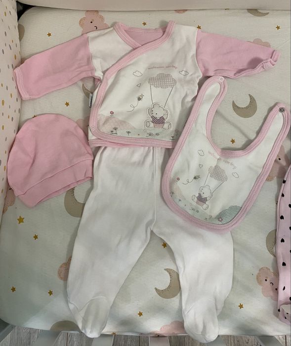 Комплект за новородено, ръкавички, терлички и шапки