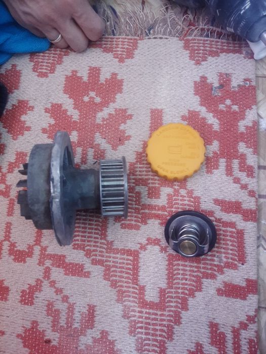 Помпа на опель  продам