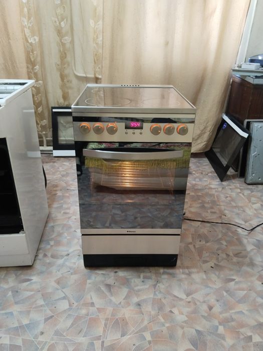 Продам стеклокерамическую плиту Hansa