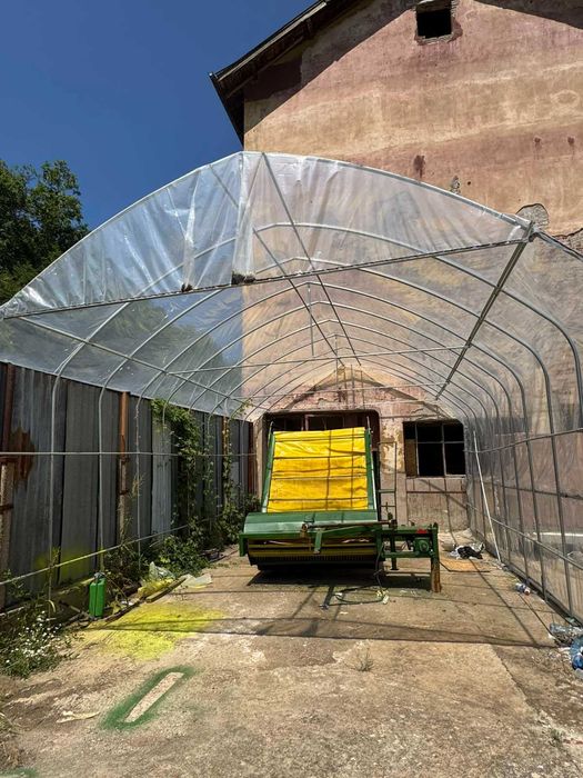 Комбайн за етерично-маслени култури.