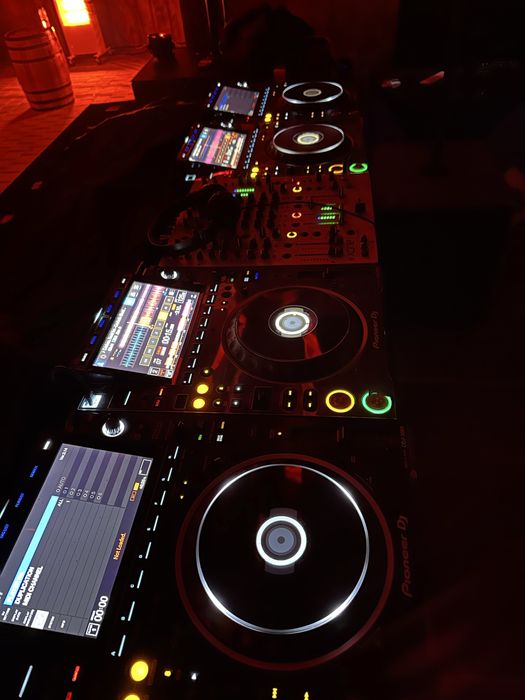 CDJ 3000 cu DJM V10 sau DJM A9