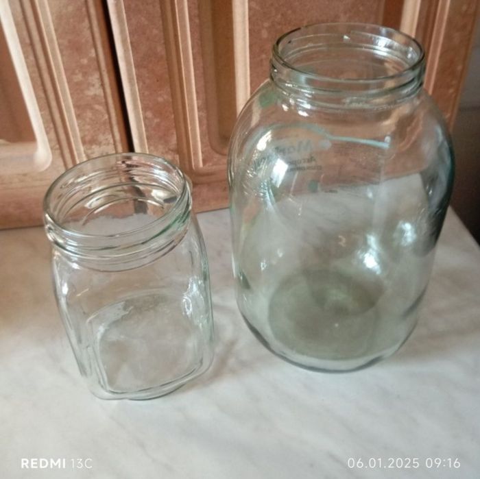 Продаются банки разные