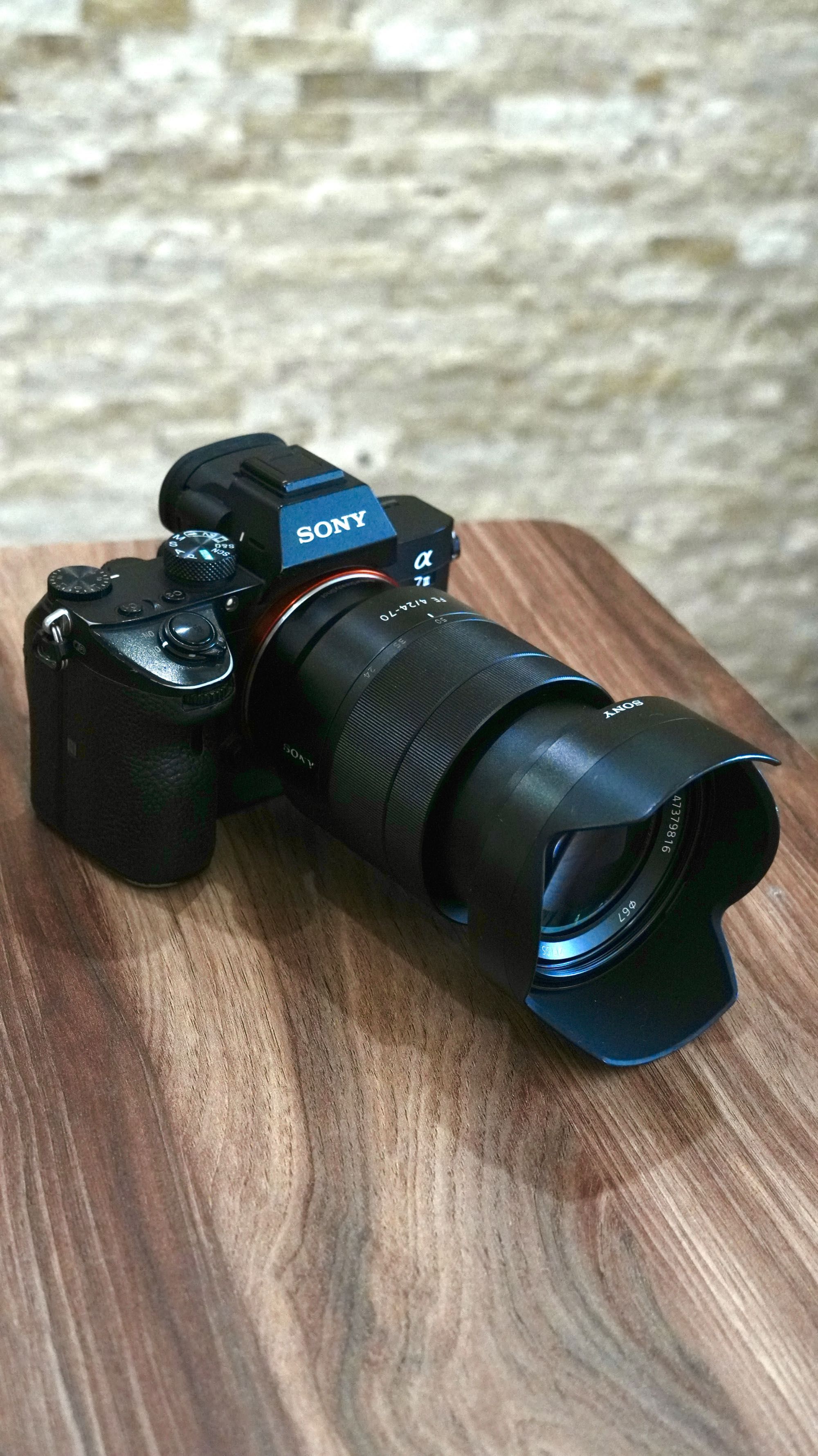 Sony A7 III + Zeiss 24-70mm f/4 OSS + SD карти |