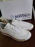 pantofi noi,  marca Benvenuti