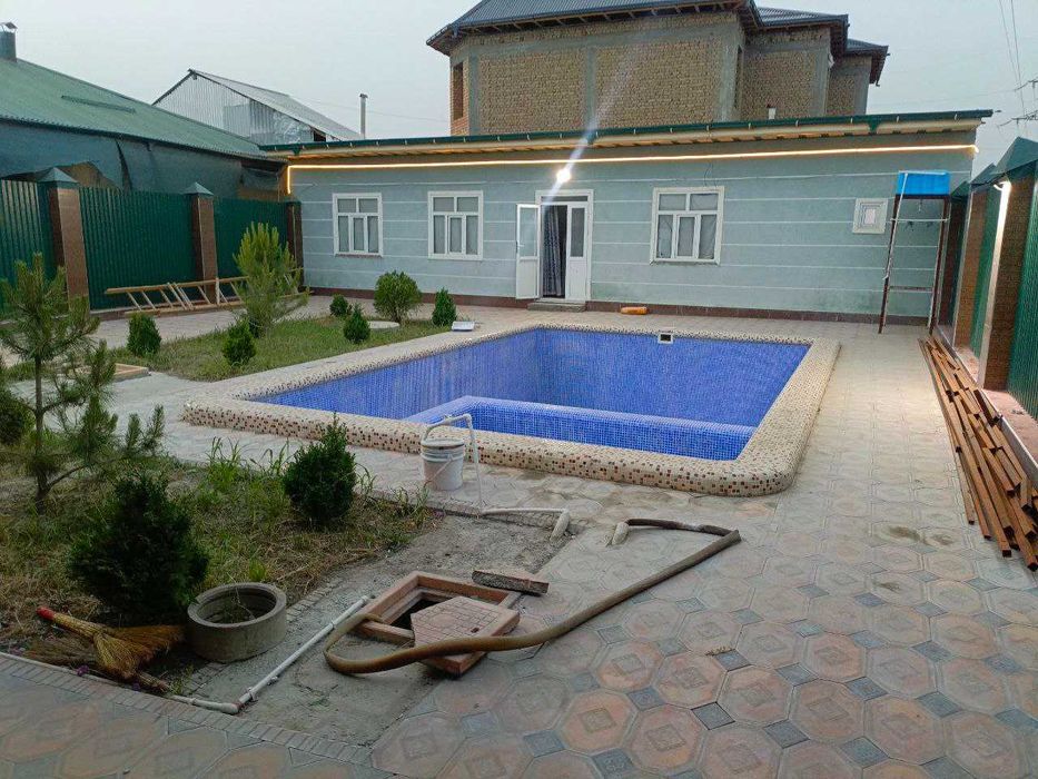 Uy sotiladi ajoyib narxda tayyor uy basseyni xam bor