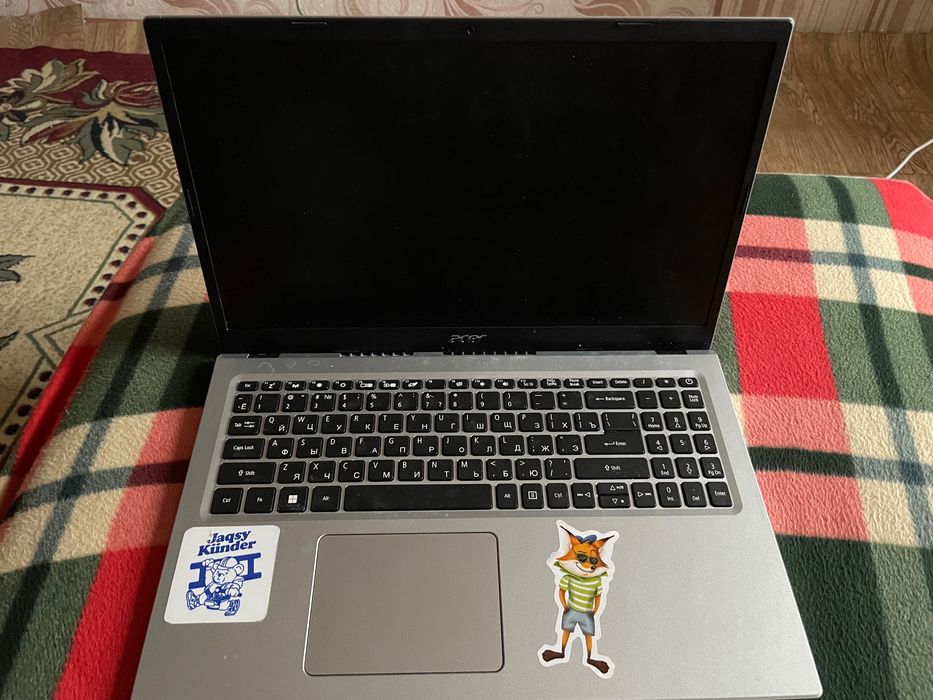 ноутбук «Acer» серого цвета