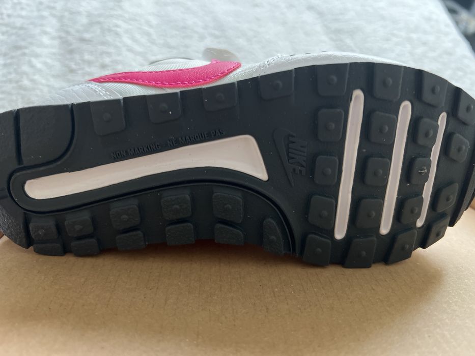 Нови Детски маратонки Nike MD Valiant-