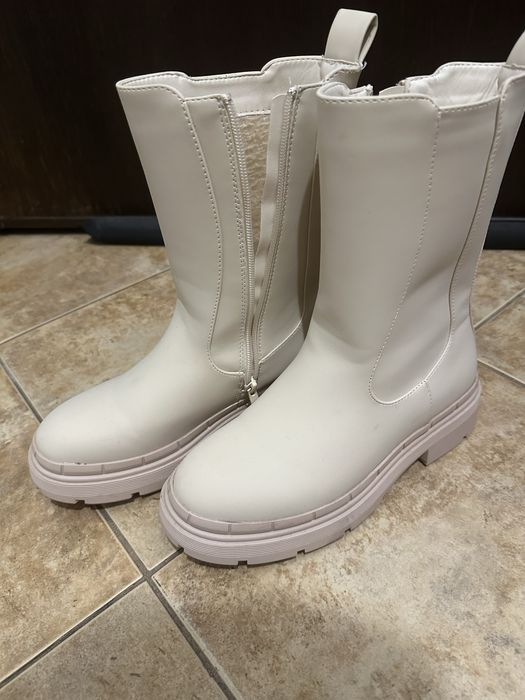 Бежови боти 20 левс