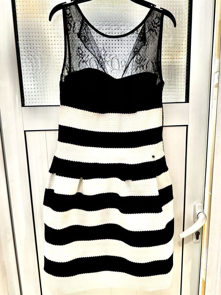 Продавам рокля на Guess