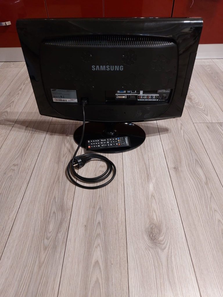 Vand TV / Monitor Samsung 3233HD Full hd