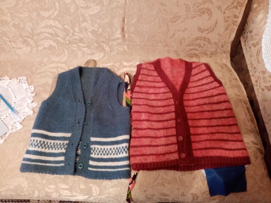 Детски ръчно плетени елечета