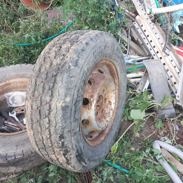 Vand anvelope iveco daily cu geanta si disc