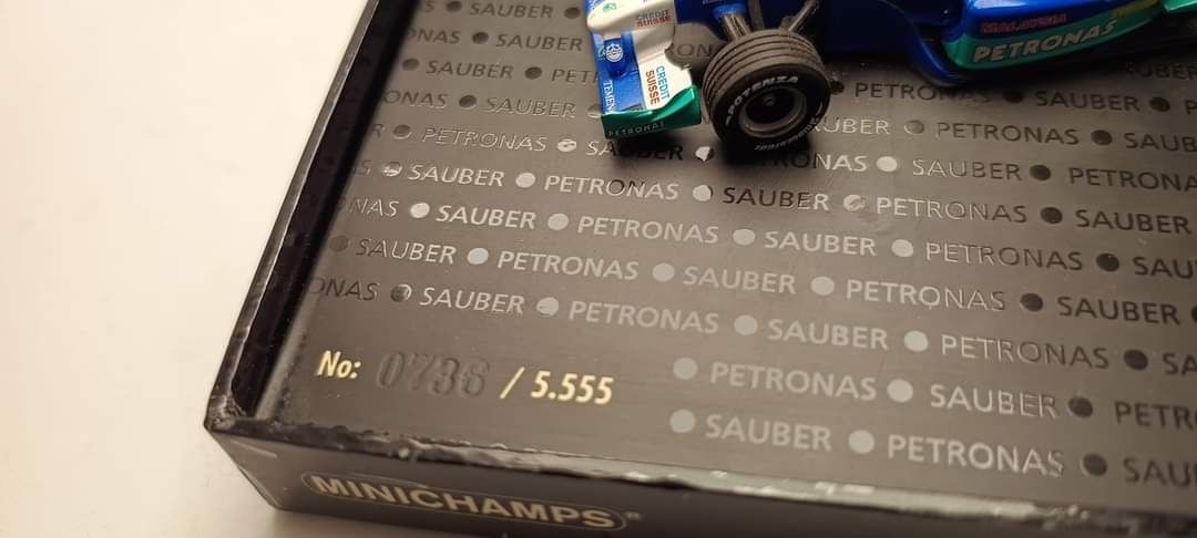 Machetă Sauber PETRONAS c21 1/43 Minichamps ed.limitat