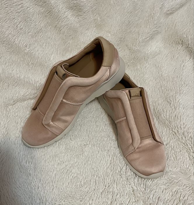 Adidasi UGG roz pudra