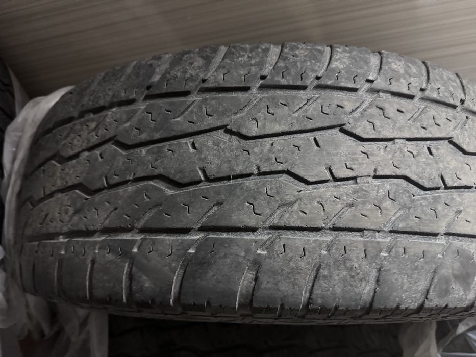 Продам всесезонную резину 265/70/R 16