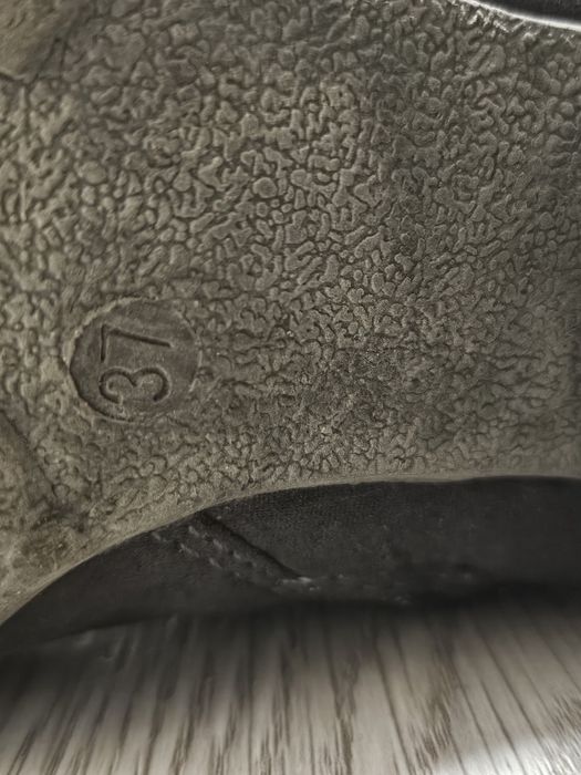 Сиви велурени боти с удобен ток. 37 номер. В добро състояние.