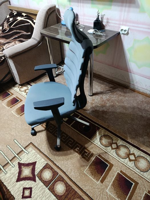 Продается офисное кресло