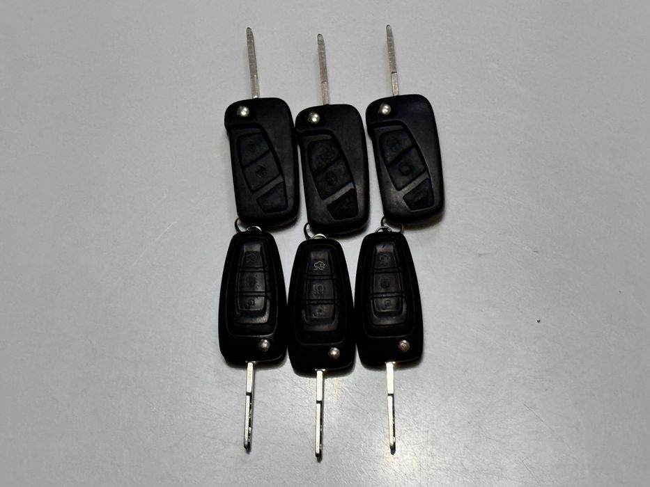Оригинален ключ за Ford Focus сгъваем с 3бутона с платка