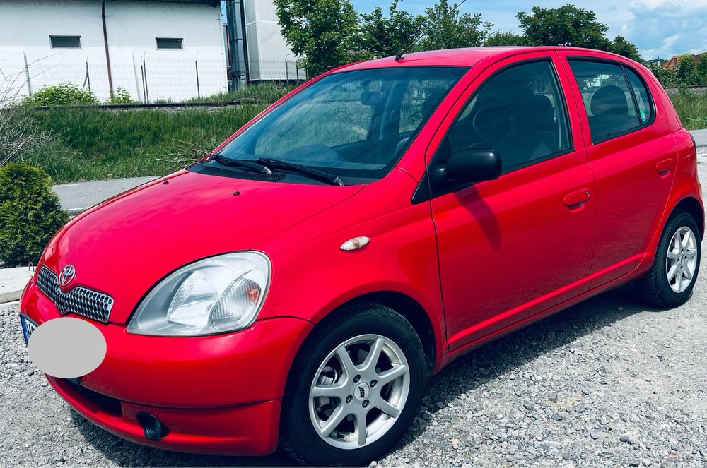 Vand Toyota Yaris 1.3 benzina.