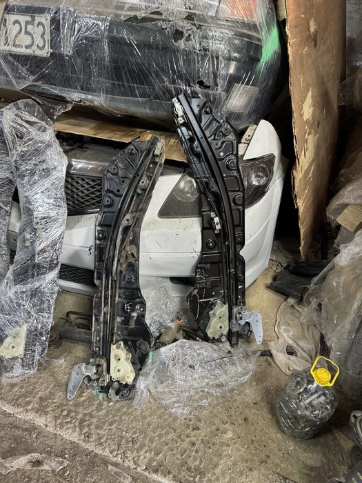 Механизм открывания, закрывания задней двери Toyota Estima ACR 50, 55