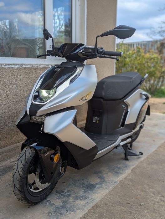Scuter electric CF moto Zeeho AE8S+