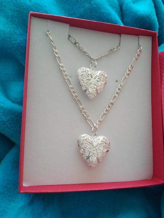 Масивен комплект, сребърен.Избор от много модели и подаръчна кутия.