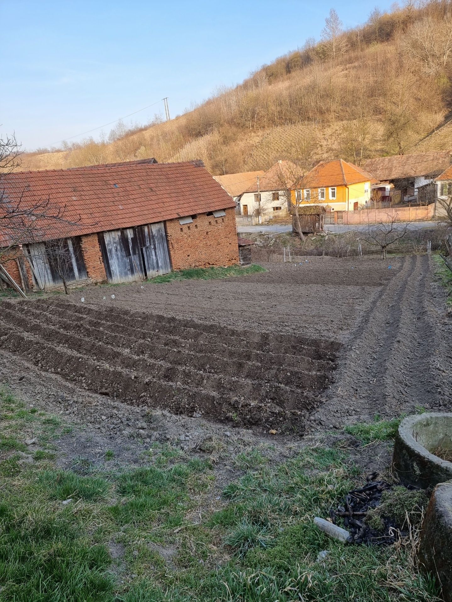 Casă de vânzare curte și gradină suprafață 1500m