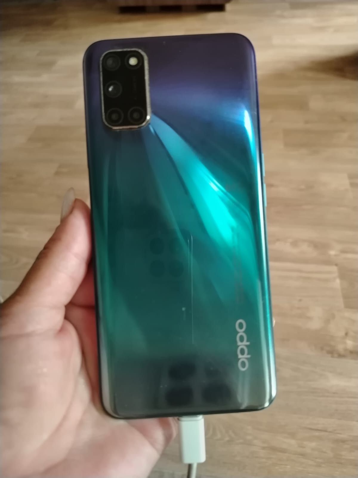 продается телефон Oppo a72
